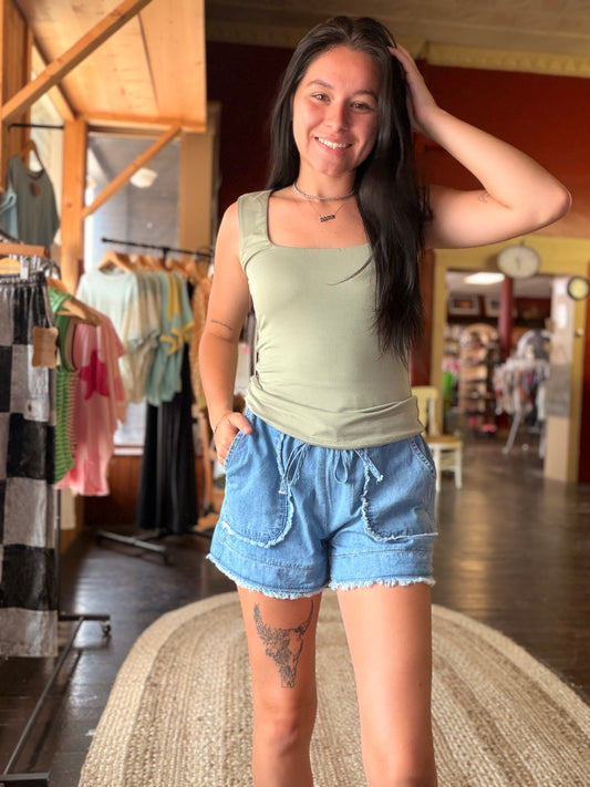 Everyday Scoop Neck Tank (Fade Sage)